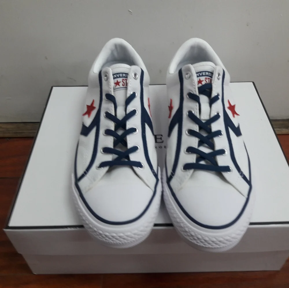 Converse - Picture 2 of 4